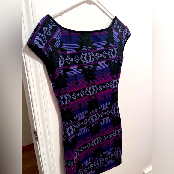 Vibrant Women’s Dress with Aztec Print - Picture 4 of 4
